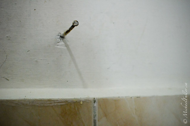 A more common 'hook'. Yes, nails count.